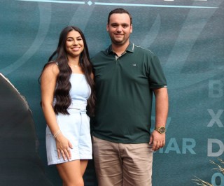 <a style='margin-left: 5px;' class='btn btn-xs btn-social btn-facebook' href='https://www.facebook.com/sharer/sharer.php?u=https://www.galeramix.com.br/imagem/a163/800-800-90/conteudo/site_galerias/163/gustavo-lima-costelaco-junior-seco-galeramix-75.jpg' rel='popup' data-width='500' data-height='400'><i class='fa fa-facebook'></i>Compartilhar <span class='hidden-xs'>no Facebook</span></a> <a class='btn btn-default btn-xs' target='_blank' href='imagem/a163/800-800-90/conteudo/site_galerias/163/gustavo-lima-costelaco-junior-seco-galeramix-75.jpg'><span class='glyphicon glyphicon-cloud-download'></span> Salvar</a>