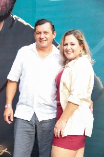 <a style='margin-left: 5px;' class='btn btn-xs btn-social btn-facebook' href='https://www.facebook.com/sharer/sharer.php?u=https://www.galeramix.com.br/imagem/a163/800-800-90/conteudo/site_galerias/163/gustavo-lima-costelaco-junior-seco-galeramix-8.jpg' rel='popup' data-width='500' data-height='400'><i class='fa fa-facebook'></i>Compartilhar <span class='hidden-xs'>no Facebook</span></a> <a class='btn btn-default btn-xs' target='_blank' href='imagem/a163/800-800-90/conteudo/site_galerias/163/gustavo-lima-costelaco-junior-seco-galeramix-8.jpg'><span class='glyphicon glyphicon-cloud-download'></span> Salvar</a>