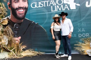 <a style='margin-left: 5px;' class='btn btn-xs btn-social btn-facebook' href='https://www.facebook.com/sharer/sharer.php?u=https://www.galeramix.com.br/imagem/a163/800-800-90/conteudo/site_galerias/163/gustavo-lima-costelaco-junior-seco-galeramix-84.jpg' rel='popup' data-width='500' data-height='400'><i class='fa fa-facebook'></i>Compartilhar <span class='hidden-xs'>no Facebook</span></a> <a class='btn btn-default btn-xs' target='_blank' href='imagem/a163/800-800-90/conteudo/site_galerias/163/gustavo-lima-costelaco-junior-seco-galeramix-84.jpg'><span class='glyphicon glyphicon-cloud-download'></span> Salvar</a>