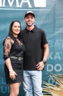 <a style='margin-left: 5px;' class='btn btn-xs btn-social btn-facebook' href='https://www.facebook.com/sharer/sharer.php?u=https://www.galeramix.com.br/imagem/a163/800-800-90/conteudo/site_galerias/163/gustavo-lima-costelaco-junior-seco-galeramix-85.jpg' rel='popup' data-width='500' data-height='400'><i class='fa fa-facebook'></i>Compartilhar <span class='hidden-xs'>no Facebook</span></a> <a class='btn btn-default btn-xs' target='_blank' href='imagem/a163/800-800-90/conteudo/site_galerias/163/gustavo-lima-costelaco-junior-seco-galeramix-85.jpg'><span class='glyphicon glyphicon-cloud-download'></span> Salvar</a>