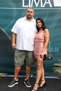 <a style='margin-left: 5px;' class='btn btn-xs btn-social btn-facebook' href='https://www.facebook.com/sharer/sharer.php?u=https://www.galeramix.com.br/imagem/a163/800-800-90/conteudo/site_galerias/163/gustavo-lima-costelaco-junior-seco-galeramix-86.jpg' rel='popup' data-width='500' data-height='400'><i class='fa fa-facebook'></i>Compartilhar <span class='hidden-xs'>no Facebook</span></a> <a class='btn btn-default btn-xs' target='_blank' href='imagem/a163/800-800-90/conteudo/site_galerias/163/gustavo-lima-costelaco-junior-seco-galeramix-86.jpg'><span class='glyphicon glyphicon-cloud-download'></span> Salvar</a>