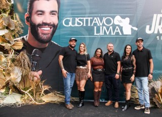 <a style='margin-left: 5px;' class='btn btn-xs btn-social btn-facebook' href='https://www.facebook.com/sharer/sharer.php?u=https://www.galeramix.com.br/imagem/a163/800-800-90/conteudo/site_galerias/163/gustavo-lima-costelaco-junior-seco-galeramix-88.jpg' rel='popup' data-width='500' data-height='400'><i class='fa fa-facebook'></i>Compartilhar <span class='hidden-xs'>no Facebook</span></a> <a class='btn btn-default btn-xs' target='_blank' href='imagem/a163/800-800-90/conteudo/site_galerias/163/gustavo-lima-costelaco-junior-seco-galeramix-88.jpg'><span class='glyphicon glyphicon-cloud-download'></span> Salvar</a>