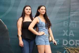 <a style='margin-left: 5px;' class='btn btn-xs btn-social btn-facebook' href='https://www.facebook.com/sharer/sharer.php?u=https://www.galeramix.com.br/imagem/a163/800-800-90/conteudo/site_galerias/163/gustavo-lima-costelaco-junior-seco-galeramix-9.jpg' rel='popup' data-width='500' data-height='400'><i class='fa fa-facebook'></i>Compartilhar <span class='hidden-xs'>no Facebook</span></a> <a class='btn btn-default btn-xs' target='_blank' href='imagem/a163/800-800-90/conteudo/site_galerias/163/gustavo-lima-costelaco-junior-seco-galeramix-9.jpg'><span class='glyphicon glyphicon-cloud-download'></span> Salvar</a>