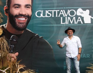 <a style='margin-left: 5px;' class='btn btn-xs btn-social btn-facebook' href='https://www.facebook.com/sharer/sharer.php?u=https://www.galeramix.com.br/imagem/a163/800-800-90/conteudo/site_galerias/163/gustavo-lima-costelaco-junior-seco-galeramix-90.jpg' rel='popup' data-width='500' data-height='400'><i class='fa fa-facebook'></i>Compartilhar <span class='hidden-xs'>no Facebook</span></a> <a class='btn btn-default btn-xs' target='_blank' href='imagem/a163/800-800-90/conteudo/site_galerias/163/gustavo-lima-costelaco-junior-seco-galeramix-90.jpg'><span class='glyphicon glyphicon-cloud-download'></span> Salvar</a>