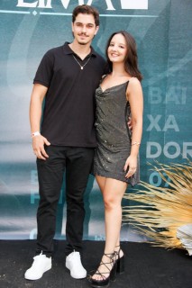 <a style='margin-left: 5px;' class='btn btn-xs btn-social btn-facebook' href='https://www.facebook.com/sharer/sharer.php?u=https://www.galeramix.com.br/imagem/a163/800-800-90/conteudo/site_galerias/163/gustavo-lima-costelaco-junior-seco-galeramix-94.jpg' rel='popup' data-width='500' data-height='400'><i class='fa fa-facebook'></i>Compartilhar <span class='hidden-xs'>no Facebook</span></a> <a class='btn btn-default btn-xs' target='_blank' href='imagem/a163/800-800-90/conteudo/site_galerias/163/gustavo-lima-costelaco-junior-seco-galeramix-94.jpg'><span class='glyphicon glyphicon-cloud-download'></span> Salvar</a>