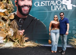 <a style='margin-left: 5px;' class='btn btn-xs btn-social btn-facebook' href='https://www.facebook.com/sharer/sharer.php?u=https://www.galeramix.com.br/imagem/a163/800-800-90/conteudo/site_galerias/163/gustavo-lima-costelaco-junior-seco-galeramix-95.jpg' rel='popup' data-width='500' data-height='400'><i class='fa fa-facebook'></i>Compartilhar <span class='hidden-xs'>no Facebook</span></a> <a class='btn btn-default btn-xs' target='_blank' href='imagem/a163/800-800-90/conteudo/site_galerias/163/gustavo-lima-costelaco-junior-seco-galeramix-95.jpg'><span class='glyphicon glyphicon-cloud-download'></span> Salvar</a>