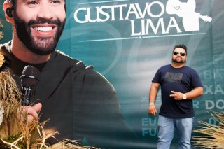 <a style='margin-left: 5px;' class='btn btn-xs btn-social btn-facebook' href='https://www.facebook.com/sharer/sharer.php?u=https://www.galeramix.com.br/imagem/a163/800-800-90/conteudo/site_galerias/163/gustavo-lima-costelaco-junior-seco-galeramix-98.jpg' rel='popup' data-width='500' data-height='400'><i class='fa fa-facebook'></i>Compartilhar <span class='hidden-xs'>no Facebook</span></a> <a class='btn btn-default btn-xs' target='_blank' href='imagem/a163/800-800-90/conteudo/site_galerias/163/gustavo-lima-costelaco-junior-seco-galeramix-98.jpg'><span class='glyphicon glyphicon-cloud-download'></span> Salvar</a>