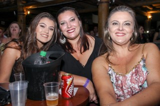 
                                <a style='margin-left: 5px;' class='btn btn-xs btn-social btn-facebook' href='https://www.facebook.com/sharer/sharer.php?u=https://www.galeramix.com.br/imagem/a17/800-800-90/conteudo/site_galerias/17/victor-e-leo-petry-10.jpg' rel='popup' data-width='500' data-height='400'><i class='fa fa-facebook'></i>Compartilhar <span class='hidden-xs'>no Facebook</span>
                            </a> 
                            <a class='btn btn-default btn-xs' target='_blank' href='imagem/a17/800-800-90/conteudo/site_galerias/17/victor-e-leo-petry-10.jpg'>
                                <span class='glyphicon glyphicon-cloud-download'></span> Salvar
                            </a>
                            