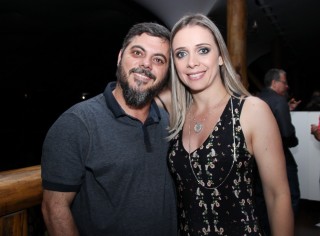 
                            <a style='margin-left: 5px;' class='btn btn-xs btn-social btn-facebook' href='https://www.facebook.com/sharer/sharer.php?u=https://www.galeramix.com.br/imagem/a17/800-800-90/conteudo/site_galerias/17/victor-e-leo-petry-100.jpg' rel='popup' data-width='500' data-height='400'><i class='fa fa-facebook'></i>Compartilhar <span class='hidden-xs'>no Facebook</span>
                        </a> 
                        <a class='btn btn-default btn-xs' target='_blank' href='imagem/a17/800-800-90/conteudo/site_galerias/17/victor-e-leo-petry-100.jpg'>
                            <span class='glyphicon glyphicon-cloud-download'></span> Salvar
                        </a>
                        