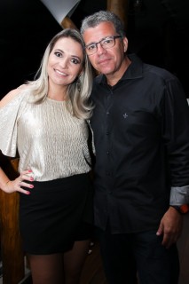 
                        <a style='margin-left: 5px;' class='btn btn-xs btn-social btn-facebook' href='https://www.facebook.com/sharer/sharer.php?u=https://www.galeramix.com.br/imagem/a17/800-800-90/conteudo/site_galerias/17/victor-e-leo-petry-101.jpg' rel='popup' data-width='500' data-height='400'><i class='fa fa-facebook'></i>Compartilhar <span class='hidden-xs'>no Facebook</span>
                    </a> 
                    <a class='btn btn-default btn-xs' target='_blank' href='imagem/a17/800-800-90/conteudo/site_galerias/17/victor-e-leo-petry-101.jpg'>
                        <span class='glyphicon glyphicon-cloud-download'></span> Salvar
                    </a>
                    