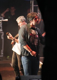 
        <a style='margin-left: 5px;' class='btn btn-xs btn-social btn-facebook' href='https://www.facebook.com/sharer/sharer.php?u=https://www.galeramix.com.br/imagem/a17/800-800-90/conteudo/site_galerias/17/victor-e-leo-petry-105.jpg' rel='popup' data-width='500' data-height='400'><i class='fa fa-facebook'></i>Compartilhar <span class='hidden-xs'>no Facebook</span>
    </a> 
    <a class='btn btn-default btn-xs' target='_blank' href='imagem/a17/800-800-90/conteudo/site_galerias/17/victor-e-leo-petry-105.jpg'>
        <span class='glyphicon glyphicon-cloud-download'></span> Salvar
    </a>
    