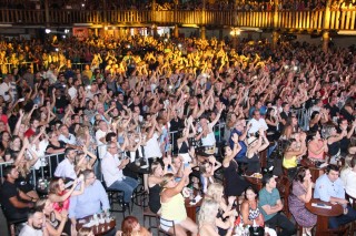 
    <a style='margin-left: 5px;' class='btn btn-xs btn-social btn-facebook' href='https://www.facebook.com/sharer/sharer.php?u=https://www.galeramix.com.br/imagem/a17/800-800-90/conteudo/site_galerias/17/victor-e-leo-petry-106.jpg' rel='popup' data-width='500' data-height='400'><i class='fa fa-facebook'></i>Compartilhar <span class='hidden-xs'>no Facebook</span>
</a> 
<a class='btn btn-default btn-xs' target='_blank' href='imagem/a17/800-800-90/conteudo/site_galerias/17/victor-e-leo-petry-106.jpg'>
    <span class='glyphicon glyphicon-cloud-download'></span> Salvar
</a>
