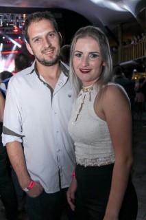 
<a style='margin-left: 5px;' class='btn btn-xs btn-social btn-facebook' href='https://www.facebook.com/sharer/sharer.php?u=https://www.galeramix.com.br/imagem/a17/800-800-90/conteudo/site_galerias/17/victor-e-leo-petry-113.jpg' rel='popup' data-width='500' data-height='400'><i class='fa fa-facebook'></i>Compartilhar <span class='hidden-xs'>no Facebook</span>
</a> 
<a class='btn btn-default btn-xs' target='_blank' href='imagem/a17/800-800-90/conteudo/site_galerias/17/victor-e-leo-petry-113.jpg'>
<span class='glyphicon glyphicon-cloud-download'></span> Salvar
</a>
