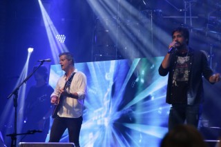 
<a style='margin-left: 5px;' class='btn btn-xs btn-social btn-facebook' href='https://www.facebook.com/sharer/sharer.php?u=https://www.galeramix.com.br/imagem/a17/800-800-90/conteudo/site_galerias/17/victor-e-leo-petry-120.jpg' rel='popup' data-width='500' data-height='400'><i class='fa fa-facebook'></i>Compartilhar <span class='hidden-xs'>no Facebook</span>
</a> 
<a class='btn btn-default btn-xs' target='_blank' href='imagem/a17/800-800-90/conteudo/site_galerias/17/victor-e-leo-petry-120.jpg'>
<span class='glyphicon glyphicon-cloud-download'></span> Salvar
</a>
