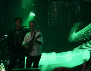 
<a style='margin-left: 5px;' class='btn btn-xs btn-social btn-facebook' href='https://www.facebook.com/sharer/sharer.php?u=https://www.galeramix.com.br/imagem/a17/800-800-90/conteudo/site_galerias/17/victor-e-leo-petry-122.jpg' rel='popup' data-width='500' data-height='400'><i class='fa fa-facebook'></i>Compartilhar <span class='hidden-xs'>no Facebook</span>
</a> 
<a class='btn btn-default btn-xs' target='_blank' href='imagem/a17/800-800-90/conteudo/site_galerias/17/victor-e-leo-petry-122.jpg'>
<span class='glyphicon glyphicon-cloud-download'></span> Salvar
</a>
