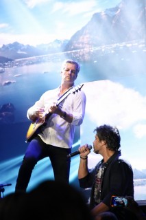 
<a style='margin-left: 5px;' class='btn btn-xs btn-social btn-facebook' href='https://www.facebook.com/sharer/sharer.php?u=https://www.galeramix.com.br/imagem/a17/800-800-90/conteudo/site_galerias/17/victor-e-leo-petry-124.jpg' rel='popup' data-width='500' data-height='400'><i class='fa fa-facebook'></i>Compartilhar <span class='hidden-xs'>no Facebook</span>
</a> 
<a class='btn btn-default btn-xs' target='_blank' href='imagem/a17/800-800-90/conteudo/site_galerias/17/victor-e-leo-petry-124.jpg'>
<span class='glyphicon glyphicon-cloud-download'></span> Salvar
</a>
