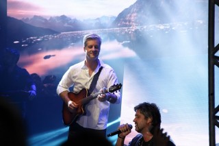 
<a style='margin-left: 5px;' class='btn btn-xs btn-social btn-facebook' href='https://www.facebook.com/sharer/sharer.php?u=https://www.galeramix.com.br/imagem/a17/800-800-90/conteudo/site_galerias/17/victor-e-leo-petry-125.jpg' rel='popup' data-width='500' data-height='400'><i class='fa fa-facebook'></i>Compartilhar <span class='hidden-xs'>no Facebook</span>
</a> 
<a class='btn btn-default btn-xs' target='_blank' href='imagem/a17/800-800-90/conteudo/site_galerias/17/victor-e-leo-petry-125.jpg'>
<span class='glyphicon glyphicon-cloud-download'></span> Salvar
</a>
