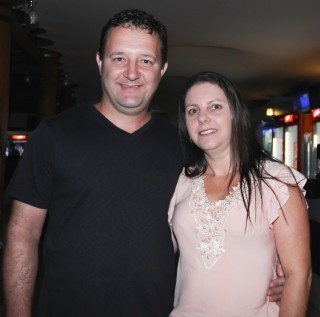 
<a style='margin-left: 5px;' class='btn btn-xs btn-social btn-facebook' href='https://www.facebook.com/sharer/sharer.php?u=https://www.galeramix.com.br/imagem/a17/800-800-90/conteudo/site_galerias/17/victor-e-leo-petry-16.jpg' rel='popup' data-width='500' data-height='400'><i class='fa fa-facebook'></i>Compartilhar <span class='hidden-xs'>no Facebook</span>
</a> 
<a class='btn btn-default btn-xs' target='_blank' href='imagem/a17/800-800-90/conteudo/site_galerias/17/victor-e-leo-petry-16.jpg'>
<span class='glyphicon glyphicon-cloud-download'></span> Salvar
</a>
