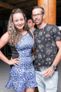 
<a style='margin-left: 5px;' class='btn btn-xs btn-social btn-facebook' href='https://www.facebook.com/sharer/sharer.php?u=https://www.galeramix.com.br/imagem/a17/800-800-90/conteudo/site_galerias/17/victor-e-leo-petry-18.jpg' rel='popup' data-width='500' data-height='400'><i class='fa fa-facebook'></i>Compartilhar <span class='hidden-xs'>no Facebook</span>
</a> 
<a class='btn btn-default btn-xs' target='_blank' href='imagem/a17/800-800-90/conteudo/site_galerias/17/victor-e-leo-petry-18.jpg'>
<span class='glyphicon glyphicon-cloud-download'></span> Salvar
</a>
