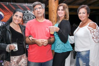 
<a style='margin-left: 5px;' class='btn btn-xs btn-social btn-facebook' href='https://www.facebook.com/sharer/sharer.php?u=https://www.galeramix.com.br/imagem/a17/800-800-90/conteudo/site_galerias/17/victor-e-leo-petry-27.jpg' rel='popup' data-width='500' data-height='400'><i class='fa fa-facebook'></i>Compartilhar <span class='hidden-xs'>no Facebook</span>
</a> 
<a class='btn btn-default btn-xs' target='_blank' href='imagem/a17/800-800-90/conteudo/site_galerias/17/victor-e-leo-petry-27.jpg'>
<span class='glyphicon glyphicon-cloud-download'></span> Salvar
</a>
