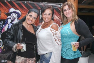 
<a style='margin-left: 5px;' class='btn btn-xs btn-social btn-facebook' href='https://www.facebook.com/sharer/sharer.php?u=https://www.galeramix.com.br/imagem/a17/800-800-90/conteudo/site_galerias/17/victor-e-leo-petry-29.jpg' rel='popup' data-width='500' data-height='400'><i class='fa fa-facebook'></i>Compartilhar <span class='hidden-xs'>no Facebook</span>
</a> 
<a class='btn btn-default btn-xs' target='_blank' href='imagem/a17/800-800-90/conteudo/site_galerias/17/victor-e-leo-petry-29.jpg'>
<span class='glyphicon glyphicon-cloud-download'></span> Salvar
</a>
