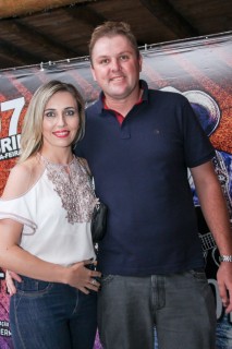 
<a style='margin-left: 5px;' class='btn btn-xs btn-social btn-facebook' href='https://www.facebook.com/sharer/sharer.php?u=https://www.galeramix.com.br/imagem/a17/800-800-90/conteudo/site_galerias/17/victor-e-leo-petry-44.jpg' rel='popup' data-width='500' data-height='400'><i class='fa fa-facebook'></i>Compartilhar <span class='hidden-xs'>no Facebook</span>
</a> 
<a class='btn btn-default btn-xs' target='_blank' href='imagem/a17/800-800-90/conteudo/site_galerias/17/victor-e-leo-petry-44.jpg'>
<span class='glyphicon glyphicon-cloud-download'></span> Salvar
</a>
