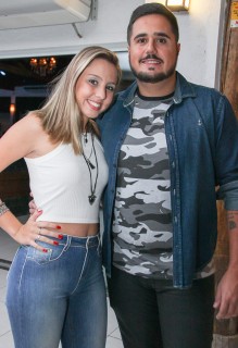 
<a style='margin-left: 5px;' class='btn btn-xs btn-social btn-facebook' href='https://www.facebook.com/sharer/sharer.php?u=https://www.galeramix.com.br/imagem/a17/800-800-90/conteudo/site_galerias/17/victor-e-leo-petry-46.jpg' rel='popup' data-width='500' data-height='400'><i class='fa fa-facebook'></i>Compartilhar <span class='hidden-xs'>no Facebook</span>
</a> 
<a class='btn btn-default btn-xs' target='_blank' href='imagem/a17/800-800-90/conteudo/site_galerias/17/victor-e-leo-petry-46.jpg'>
<span class='glyphicon glyphicon-cloud-download'></span> Salvar
</a>
