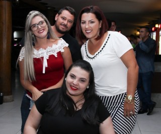 
<a style='margin-left: 5px;' class='btn btn-xs btn-social btn-facebook' href='https://www.facebook.com/sharer/sharer.php?u=https://www.galeramix.com.br/imagem/a17/800-800-90/conteudo/site_galerias/17/victor-e-leo-petry-47.jpg' rel='popup' data-width='500' data-height='400'><i class='fa fa-facebook'></i>Compartilhar <span class='hidden-xs'>no Facebook</span>
</a> 
<a class='btn btn-default btn-xs' target='_blank' href='imagem/a17/800-800-90/conteudo/site_galerias/17/victor-e-leo-petry-47.jpg'>
<span class='glyphicon glyphicon-cloud-download'></span> Salvar
</a>
