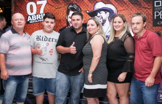 
<a style='margin-left: 5px;' class='btn btn-xs btn-social btn-facebook' href='https://www.facebook.com/sharer/sharer.php?u=https://www.galeramix.com.br/imagem/a17/800-800-90/conteudo/site_galerias/17/victor-e-leo-petry-61.jpg' rel='popup' data-width='500' data-height='400'><i class='fa fa-facebook'></i>Compartilhar <span class='hidden-xs'>no Facebook</span>
</a> 
<a class='btn btn-default btn-xs' target='_blank' href='imagem/a17/800-800-90/conteudo/site_galerias/17/victor-e-leo-petry-61.jpg'>
<span class='glyphicon glyphicon-cloud-download'></span> Salvar
</a>
