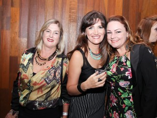 
<a style='margin-left: 5px;' class='btn btn-xs btn-social btn-facebook' href='https://www.facebook.com/sharer/sharer.php?u=https://www.galeramix.com.br/imagem/a17/800-800-90/conteudo/site_galerias/17/victor-e-leo-petry-67.jpg' rel='popup' data-width='500' data-height='400'><i class='fa fa-facebook'></i>Compartilhar <span class='hidden-xs'>no Facebook</span>
</a> 
<a class='btn btn-default btn-xs' target='_blank' href='imagem/a17/800-800-90/conteudo/site_galerias/17/victor-e-leo-petry-67.jpg'>
<span class='glyphicon glyphicon-cloud-download'></span> Salvar
</a>
