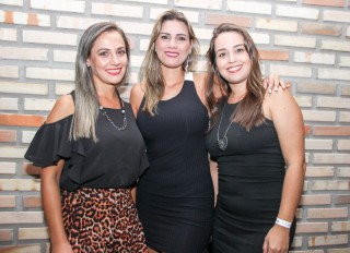 
<a style='margin-left: 5px;' class='btn btn-xs btn-social btn-facebook' href='https://www.facebook.com/sharer/sharer.php?u=https://www.galeramix.com.br/imagem/a17/800-800-90/conteudo/site_galerias/17/victor-e-leo-petry-70.jpg' rel='popup' data-width='500' data-height='400'><i class='fa fa-facebook'></i>Compartilhar <span class='hidden-xs'>no Facebook</span>
</a> 
<a class='btn btn-default btn-xs' target='_blank' href='imagem/a17/800-800-90/conteudo/site_galerias/17/victor-e-leo-petry-70.jpg'>
<span class='glyphicon glyphicon-cloud-download'></span> Salvar
</a>
