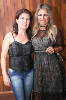 
<a style='margin-left: 5px;' class='btn btn-xs btn-social btn-facebook' href='https://www.facebook.com/sharer/sharer.php?u=https://www.galeramix.com.br/imagem/a17/800-800-90/conteudo/site_galerias/17/victor-e-leo-petry-73.jpg' rel='popup' data-width='500' data-height='400'><i class='fa fa-facebook'></i>Compartilhar <span class='hidden-xs'>no Facebook</span>
</a> 
<a class='btn btn-default btn-xs' target='_blank' href='imagem/a17/800-800-90/conteudo/site_galerias/17/victor-e-leo-petry-73.jpg'>
<span class='glyphicon glyphicon-cloud-download'></span> Salvar
</a>
