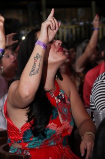 
<a style='margin-left: 5px;' class='btn btn-xs btn-social btn-facebook' href='https://www.facebook.com/sharer/sharer.php?u=https://www.galeramix.com.br/imagem/a17/800-800-90/conteudo/site_galerias/17/victor-e-leo-petry-8.jpg' rel='popup' data-width='500' data-height='400'><i class='fa fa-facebook'></i>Compartilhar <span class='hidden-xs'>no Facebook</span>
</a> 
<a class='btn btn-default btn-xs' target='_blank' href='imagem/a17/800-800-90/conteudo/site_galerias/17/victor-e-leo-petry-8.jpg'>
<span class='glyphicon glyphicon-cloud-download'></span> Salvar
</a>
