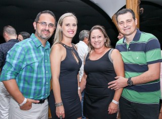 
<a style='margin-left: 5px;' class='btn btn-xs btn-social btn-facebook' href='https://www.facebook.com/sharer/sharer.php?u=https://www.galeramix.com.br/imagem/a17/800-800-90/conteudo/site_galerias/17/victor-e-leo-petry-80.jpg' rel='popup' data-width='500' data-height='400'><i class='fa fa-facebook'></i>Compartilhar <span class='hidden-xs'>no Facebook</span>
</a> 
<a class='btn btn-default btn-xs' target='_blank' href='imagem/a17/800-800-90/conteudo/site_galerias/17/victor-e-leo-petry-80.jpg'>
<span class='glyphicon glyphicon-cloud-download'></span> Salvar
</a>
