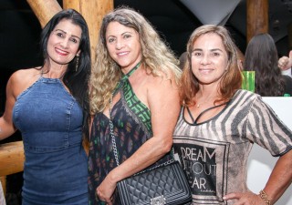 
<a style='margin-left: 5px;' class='btn btn-xs btn-social btn-facebook' href='https://www.facebook.com/sharer/sharer.php?u=https://www.galeramix.com.br/imagem/a17/800-800-90/conteudo/site_galerias/17/victor-e-leo-petry-82.jpg' rel='popup' data-width='500' data-height='400'><i class='fa fa-facebook'></i>Compartilhar <span class='hidden-xs'>no Facebook</span>
</a> 
<a class='btn btn-default btn-xs' target='_blank' href='imagem/a17/800-800-90/conteudo/site_galerias/17/victor-e-leo-petry-82.jpg'>
<span class='glyphicon glyphicon-cloud-download'></span> Salvar
</a>
