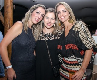 
<a style='margin-left: 5px;' class='btn btn-xs btn-social btn-facebook' href='https://www.facebook.com/sharer/sharer.php?u=https://www.galeramix.com.br/imagem/a17/800-800-90/conteudo/site_galerias/17/victor-e-leo-petry-84.jpg' rel='popup' data-width='500' data-height='400'><i class='fa fa-facebook'></i>Compartilhar <span class='hidden-xs'>no Facebook</span>
</a> 
<a class='btn btn-default btn-xs' target='_blank' href='imagem/a17/800-800-90/conteudo/site_galerias/17/victor-e-leo-petry-84.jpg'>
<span class='glyphicon glyphicon-cloud-download'></span> Salvar
</a>
