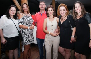 
<a style='margin-left: 5px;' class='btn btn-xs btn-social btn-facebook' href='https://www.facebook.com/sharer/sharer.php?u=https://www.galeramix.com.br/imagem/a17/800-800-90/conteudo/site_galerias/17/victor-e-leo-petry-85.jpg' rel='popup' data-width='500' data-height='400'><i class='fa fa-facebook'></i>Compartilhar <span class='hidden-xs'>no Facebook</span>
</a> 
<a class='btn btn-default btn-xs' target='_blank' href='imagem/a17/800-800-90/conteudo/site_galerias/17/victor-e-leo-petry-85.jpg'>
<span class='glyphicon glyphicon-cloud-download'></span> Salvar
</a>
