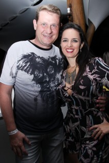 
<a style='margin-left: 5px;' class='btn btn-xs btn-social btn-facebook' href='https://www.facebook.com/sharer/sharer.php?u=https://www.galeramix.com.br/imagem/a17/800-800-90/conteudo/site_galerias/17/victor-e-leo-petry-93.jpg' rel='popup' data-width='500' data-height='400'><i class='fa fa-facebook'></i>Compartilhar <span class='hidden-xs'>no Facebook</span>
</a> 
<a class='btn btn-default btn-xs' target='_blank' href='imagem/a17/800-800-90/conteudo/site_galerias/17/victor-e-leo-petry-93.jpg'>
<span class='glyphicon glyphicon-cloud-download'></span> Salvar
</a>
