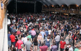 
<a style='margin-left: 5px;' class='btn btn-xs btn-social btn-facebook' href='https://www.facebook.com/sharer/sharer.php?u=https://www.galeramix.com.br/imagem/a17/800-800-90/conteudo/site_galerias/17/victor-e-leo-petry-95.jpg' rel='popup' data-width='500' data-height='400'><i class='fa fa-facebook'></i>Compartilhar <span class='hidden-xs'>no Facebook</span>
</a> 
<a class='btn btn-default btn-xs' target='_blank' href='imagem/a17/800-800-90/conteudo/site_galerias/17/victor-e-leo-petry-95.jpg'>
<span class='glyphicon glyphicon-cloud-download'></span> Salvar
</a>
