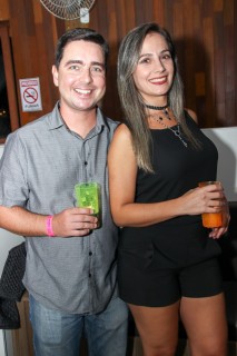 
                            <a style='margin-left: 5px;' class='btn btn-xs btn-social btn-facebook' href='https://www.facebook.com/sharer/sharer.php?u=https://www.galeramix.com.br/imagem/a23/800-800-90/conteudo/site_galerias/23/fernando-e-sorocaba-petry-galera-mix-100.jpg' rel='popup' data-width='500' data-height='400'><i class='fa fa-facebook'></i>Compartilhar <span class='hidden-xs'>no Facebook</span>
                        </a> 
                        <a class='btn btn-default btn-xs' target='_blank' href='imagem/a23/800-800-90/conteudo/site_galerias/23/fernando-e-sorocaba-petry-galera-mix-100.jpg'>
                            <span class='glyphicon glyphicon-cloud-download'></span> Salvar
                        </a>
                        