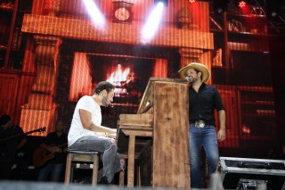 
<a style='margin-left: 5px;' class='btn btn-xs btn-social btn-facebook' href='https://www.facebook.com/sharer/sharer.php?u=https://www.galeramix.com.br/imagem/a23/800-800-90/conteudo/site_galerias/23/fernando-e-sorocaba-petry-galera-mix-108.jpg' rel='popup' data-width='500' data-height='400'><i class='fa fa-facebook'></i>Compartilhar <span class='hidden-xs'>no Facebook</span>
</a> 
<a class='btn btn-default btn-xs' target='_blank' href='imagem/a23/800-800-90/conteudo/site_galerias/23/fernando-e-sorocaba-petry-galera-mix-108.jpg'>
<span class='glyphicon glyphicon-cloud-download'></span> Salvar
</a>
