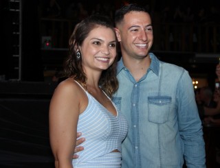 
<a style='margin-left: 5px;' class='btn btn-xs btn-social btn-facebook' href='https://www.facebook.com/sharer/sharer.php?u=https://www.galeramix.com.br/imagem/a23/800-800-90/conteudo/site_galerias/23/fernando-e-sorocaba-petry-galera-mix-109.jpg' rel='popup' data-width='500' data-height='400'><i class='fa fa-facebook'></i>Compartilhar <span class='hidden-xs'>no Facebook</span>
</a> 
<a class='btn btn-default btn-xs' target='_blank' href='imagem/a23/800-800-90/conteudo/site_galerias/23/fernando-e-sorocaba-petry-galera-mix-109.jpg'>
<span class='glyphicon glyphicon-cloud-download'></span> Salvar
</a>
