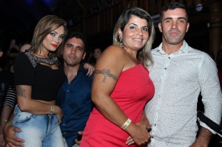 
<a style='margin-left: 5px;' class='btn btn-xs btn-social btn-facebook' href='https://www.facebook.com/sharer/sharer.php?u=https://www.galeramix.com.br/imagem/a23/800-800-90/conteudo/site_galerias/23/fernando-e-sorocaba-petry-galera-mix-112.jpg' rel='popup' data-width='500' data-height='400'><i class='fa fa-facebook'></i>Compartilhar <span class='hidden-xs'>no Facebook</span>
</a> 
<a class='btn btn-default btn-xs' target='_blank' href='imagem/a23/800-800-90/conteudo/site_galerias/23/fernando-e-sorocaba-petry-galera-mix-112.jpg'>
<span class='glyphicon glyphicon-cloud-download'></span> Salvar
</a>
