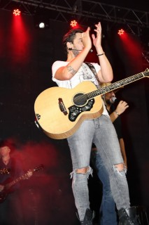 
<a style='margin-left: 5px;' class='btn btn-xs btn-social btn-facebook' href='https://www.facebook.com/sharer/sharer.php?u=https://www.galeramix.com.br/imagem/a23/800-800-90/conteudo/site_galerias/23/fernando-e-sorocaba-petry-galera-mix-2.jpg' rel='popup' data-width='500' data-height='400'><i class='fa fa-facebook'></i>Compartilhar <span class='hidden-xs'>no Facebook</span>
</a> 
<a class='btn btn-default btn-xs' target='_blank' href='imagem/a23/800-800-90/conteudo/site_galerias/23/fernando-e-sorocaba-petry-galera-mix-2.jpg'>
<span class='glyphicon glyphicon-cloud-download'></span> Salvar
</a>
