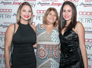 
<a style='margin-left: 5px;' class='btn btn-xs btn-social btn-facebook' href='https://www.facebook.com/sharer/sharer.php?u=https://www.galeramix.com.br/imagem/a23/800-800-90/conteudo/site_galerias/23/fernando-e-sorocaba-petry-galera-mix-23.jpg' rel='popup' data-width='500' data-height='400'><i class='fa fa-facebook'></i>Compartilhar <span class='hidden-xs'>no Facebook</span>
</a> 
<a class='btn btn-default btn-xs' target='_blank' href='imagem/a23/800-800-90/conteudo/site_galerias/23/fernando-e-sorocaba-petry-galera-mix-23.jpg'>
<span class='glyphicon glyphicon-cloud-download'></span> Salvar
</a>
