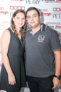 
<a style='margin-left: 5px;' class='btn btn-xs btn-social btn-facebook' href='https://www.facebook.com/sharer/sharer.php?u=https://www.galeramix.com.br/imagem/a23/800-800-90/conteudo/site_galerias/23/fernando-e-sorocaba-petry-galera-mix-24.jpg' rel='popup' data-width='500' data-height='400'><i class='fa fa-facebook'></i>Compartilhar <span class='hidden-xs'>no Facebook</span>
</a> 
<a class='btn btn-default btn-xs' target='_blank' href='imagem/a23/800-800-90/conteudo/site_galerias/23/fernando-e-sorocaba-petry-galera-mix-24.jpg'>
<span class='glyphicon glyphicon-cloud-download'></span> Salvar
</a>
