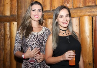 
<a style='margin-left: 5px;' class='btn btn-xs btn-social btn-facebook' href='https://www.facebook.com/sharer/sharer.php?u=https://www.galeramix.com.br/imagem/a23/800-800-90/conteudo/site_galerias/23/fernando-e-sorocaba-petry-galera-mix-36.jpg' rel='popup' data-width='500' data-height='400'><i class='fa fa-facebook'></i>Compartilhar <span class='hidden-xs'>no Facebook</span>
</a> 
<a class='btn btn-default btn-xs' target='_blank' href='imagem/a23/800-800-90/conteudo/site_galerias/23/fernando-e-sorocaba-petry-galera-mix-36.jpg'>
<span class='glyphicon glyphicon-cloud-download'></span> Salvar
</a>
