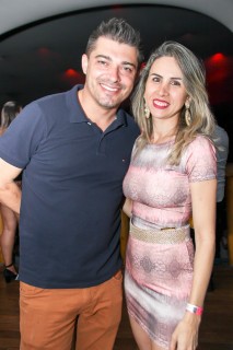 
<a style='margin-left: 5px;' class='btn btn-xs btn-social btn-facebook' href='https://www.facebook.com/sharer/sharer.php?u=https://www.galeramix.com.br/imagem/a23/800-800-90/conteudo/site_galerias/23/fernando-e-sorocaba-petry-galera-mix-41.jpg' rel='popup' data-width='500' data-height='400'><i class='fa fa-facebook'></i>Compartilhar <span class='hidden-xs'>no Facebook</span>
</a> 
<a class='btn btn-default btn-xs' target='_blank' href='imagem/a23/800-800-90/conteudo/site_galerias/23/fernando-e-sorocaba-petry-galera-mix-41.jpg'>
<span class='glyphicon glyphicon-cloud-download'></span> Salvar
</a>
