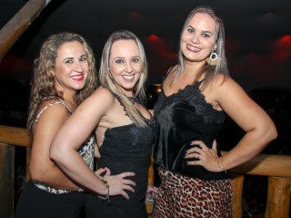 
<a style='margin-left: 5px;' class='btn btn-xs btn-social btn-facebook' href='https://www.facebook.com/sharer/sharer.php?u=https://www.galeramix.com.br/imagem/a23/800-800-90/conteudo/site_galerias/23/fernando-e-sorocaba-petry-galera-mix-43.jpg' rel='popup' data-width='500' data-height='400'><i class='fa fa-facebook'></i>Compartilhar <span class='hidden-xs'>no Facebook</span>
</a> 
<a class='btn btn-default btn-xs' target='_blank' href='imagem/a23/800-800-90/conteudo/site_galerias/23/fernando-e-sorocaba-petry-galera-mix-43.jpg'>
<span class='glyphicon glyphicon-cloud-download'></span> Salvar
</a>
