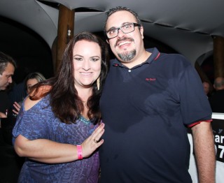 
<a style='margin-left: 5px;' class='btn btn-xs btn-social btn-facebook' href='https://www.facebook.com/sharer/sharer.php?u=https://www.galeramix.com.br/imagem/a23/800-800-90/conteudo/site_galerias/23/fernando-e-sorocaba-petry-galera-mix-49.jpg' rel='popup' data-width='500' data-height='400'><i class='fa fa-facebook'></i>Compartilhar <span class='hidden-xs'>no Facebook</span>
</a> 
<a class='btn btn-default btn-xs' target='_blank' href='imagem/a23/800-800-90/conteudo/site_galerias/23/fernando-e-sorocaba-petry-galera-mix-49.jpg'>
<span class='glyphicon glyphicon-cloud-download'></span> Salvar
</a>
